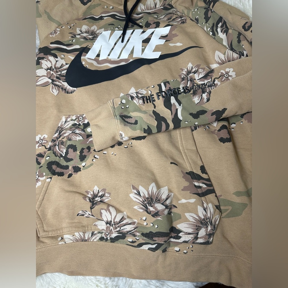 Nike Tan Floral Camouflage Hoodie - Picture 3 of 3